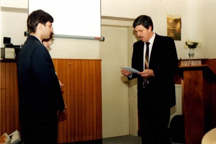 David Porter, fondateur de l'Église, lors d'une réunion des débuts.